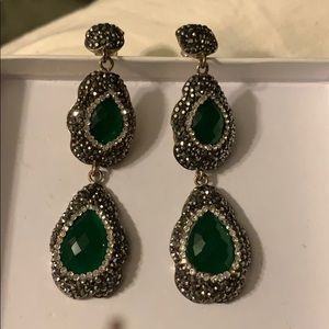 🔴 Emerald costume hanging earrings